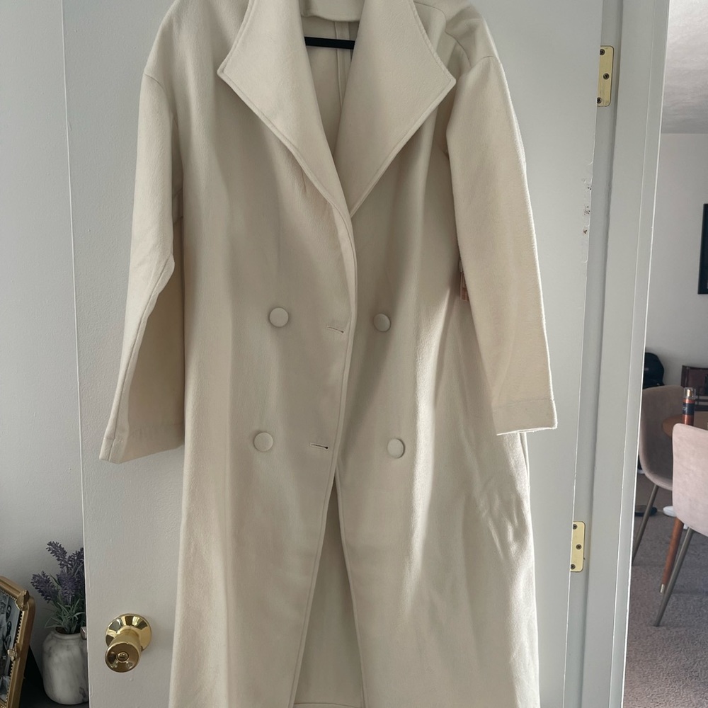 All white jacket - Picture 7 of 7